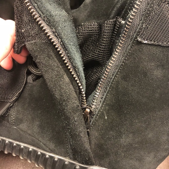 Yeezy 750 Black - Picture 5 of 7